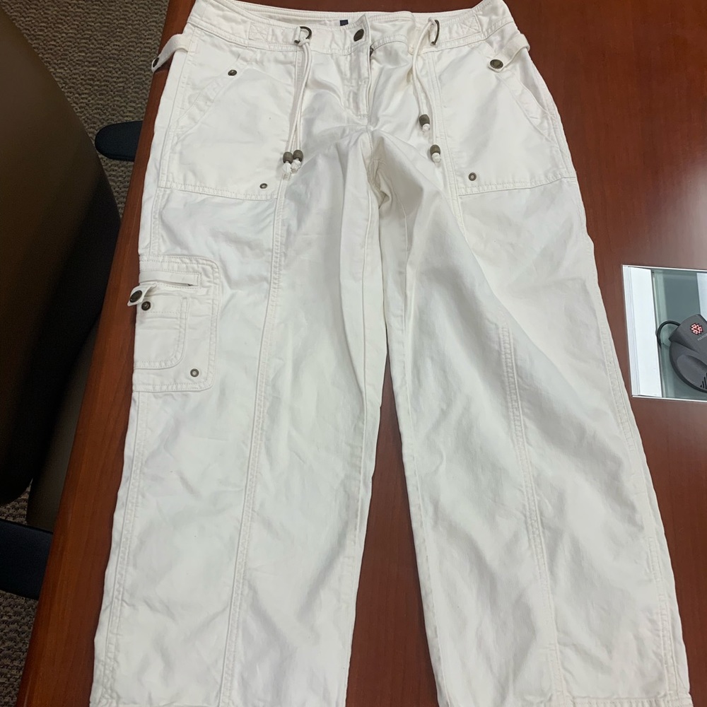 Women’s Jones New York Signature Brand Capri Pants winter white cream size 10.